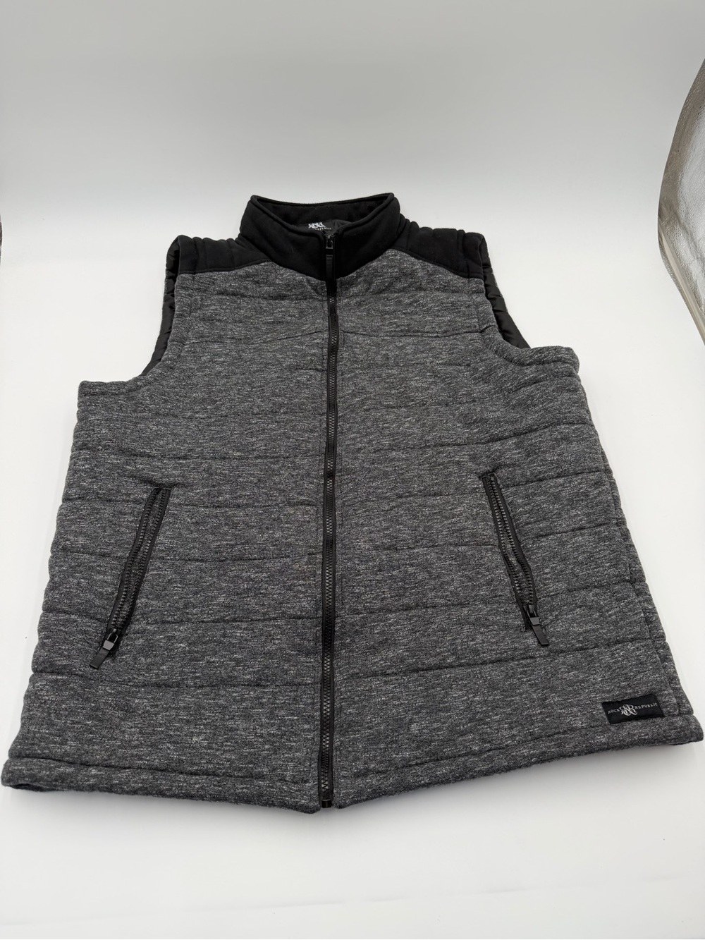 Men’s grey and black quilted vest by Rock & Republic sz 2XLT